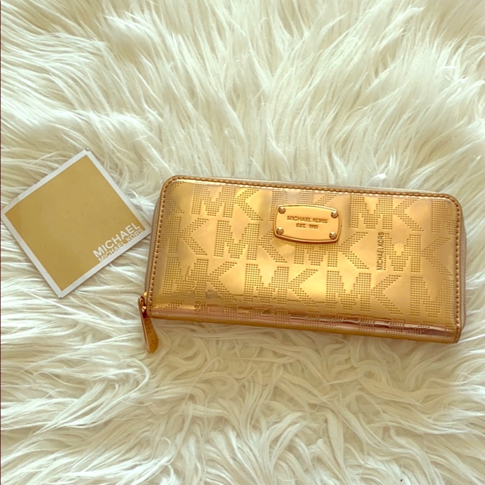 Michael Kors rose gold wallet
